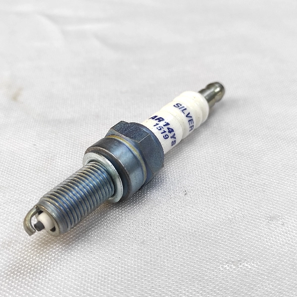BRISK Busi AR14YS Silver Racing