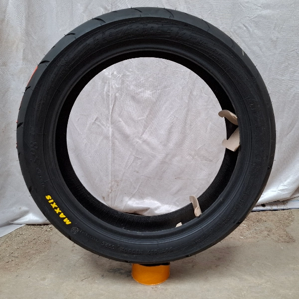 MAXXIS VICTRA S98 110/80-14 (TL)