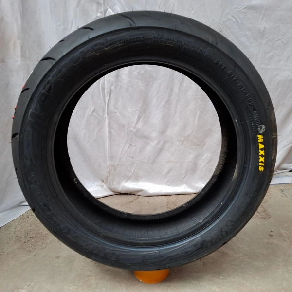 MAXXIS VICTRA S98 140/70-14 (TL)